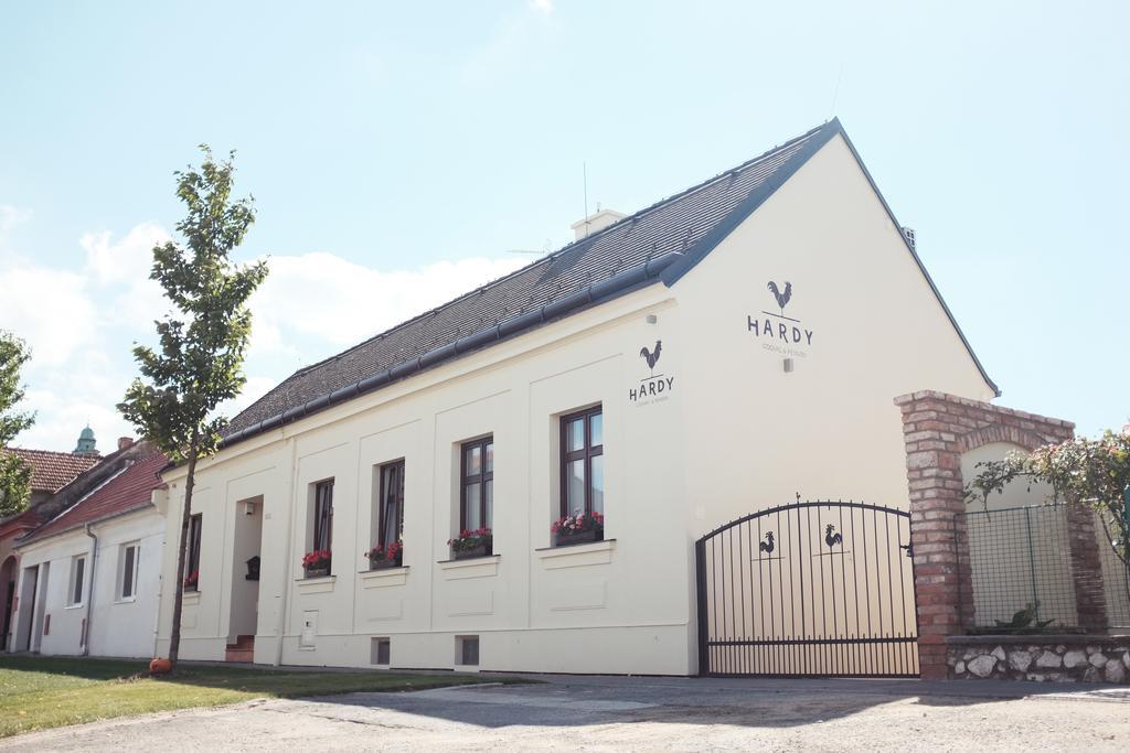 Hardy - Cognac & Pension Valtice Exterior photo